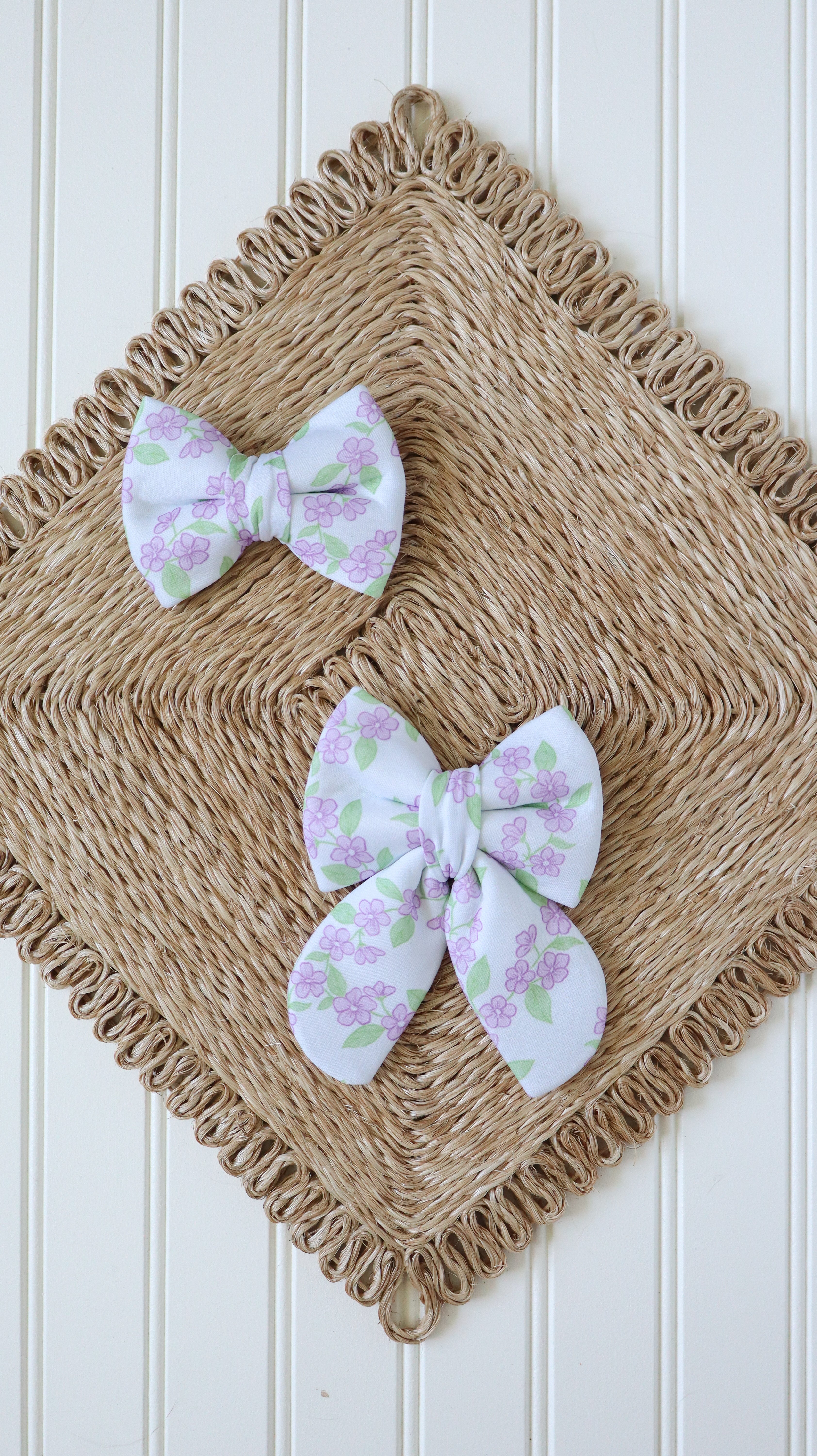 Lila Bow